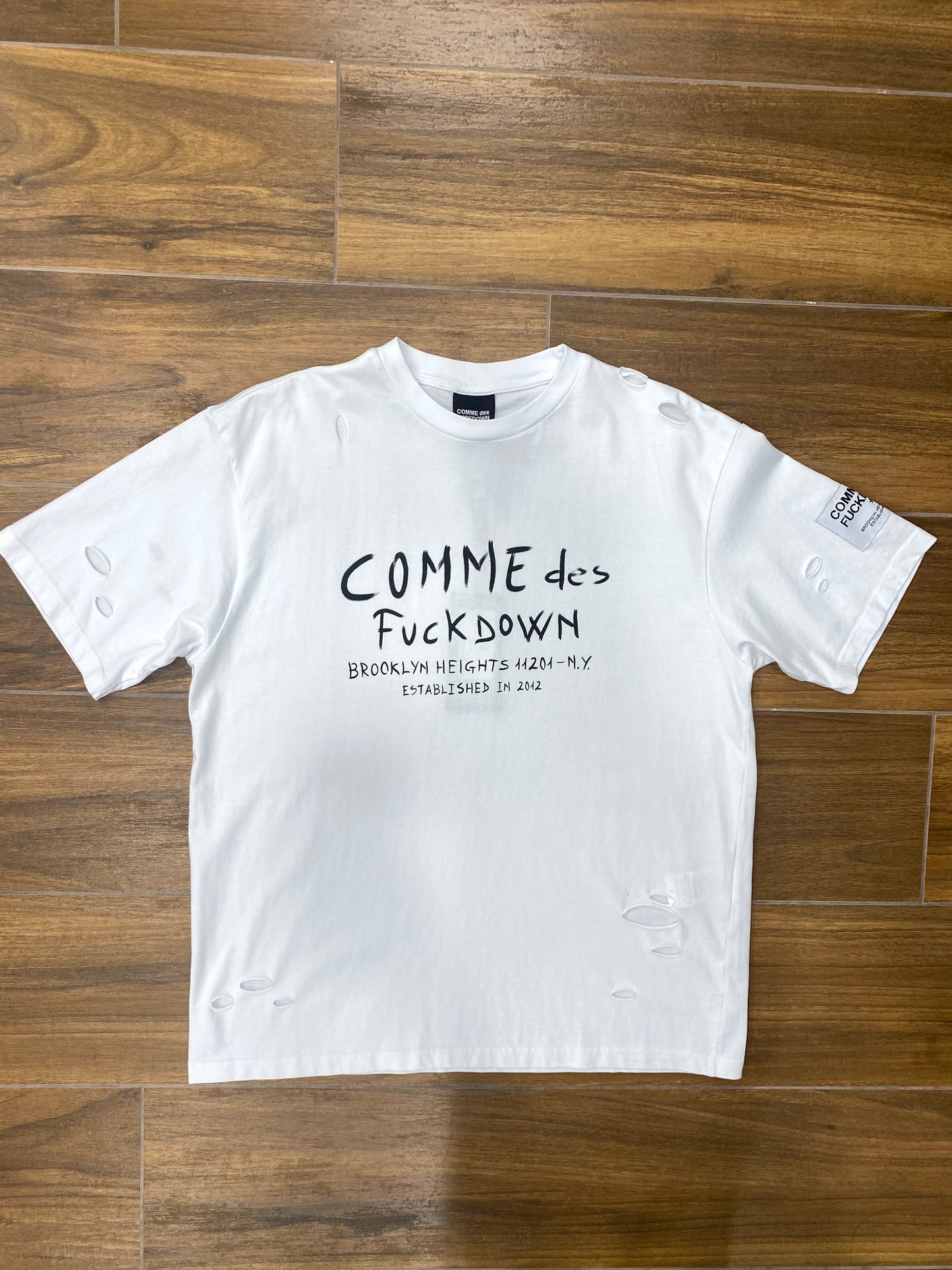 T-shirt forata bianca CDF
